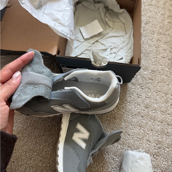 New Balance Grey and White Shoe Box toddler - Picture 6 of 9